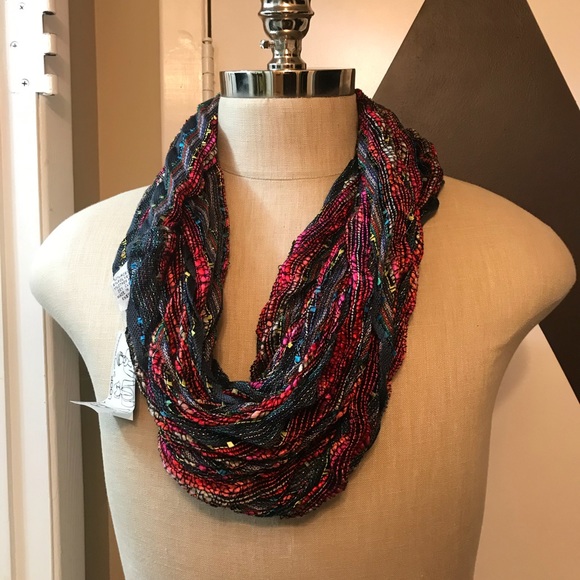 INFINITY LOOP GRAY RED MULTI Acrylic blend SCARF. - Picture 1 of 8